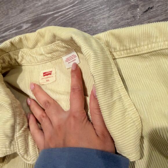 Levi's Butter Yellow Corduroy Button Down Women's Shirt XXL - Picture 2 of 4